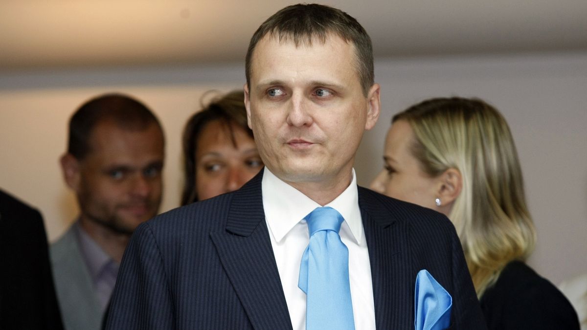 Soud osvobodil exministra Bártu a policistu Petržílka
